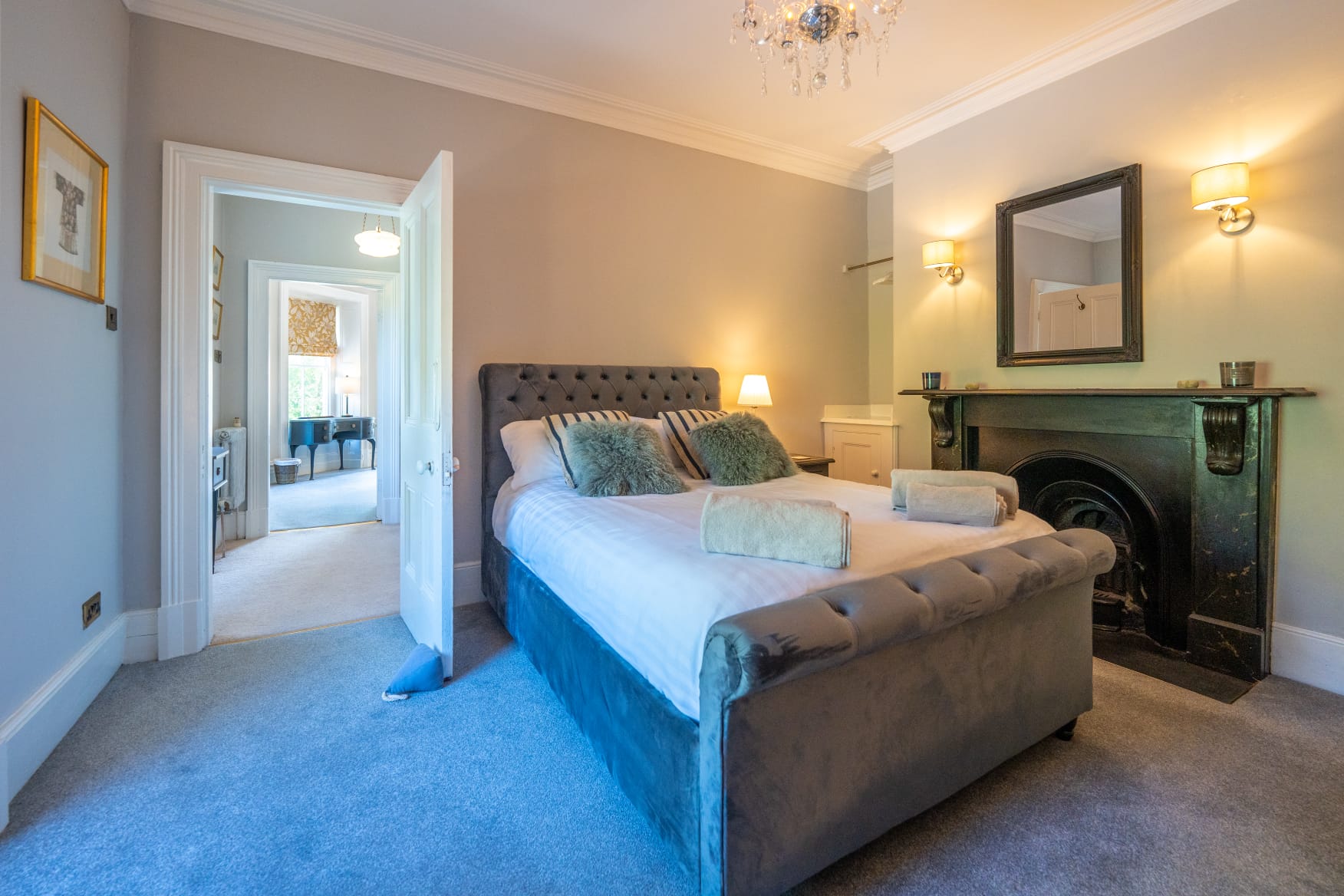 Second double bedroom, mountain side
