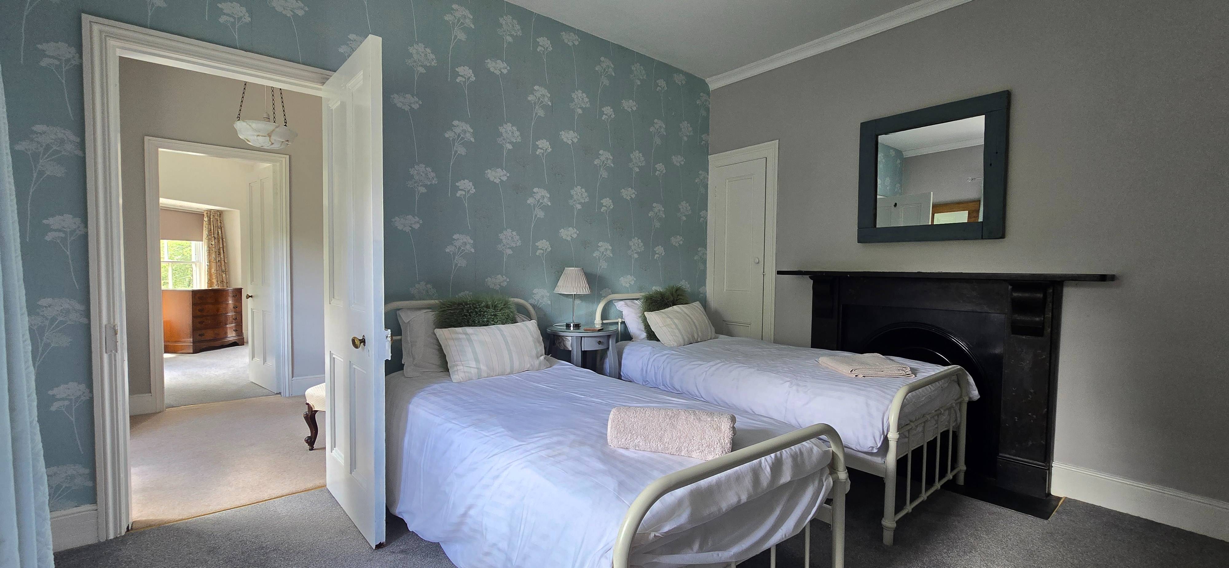 Twin bedroom, top floor, mountain-facing